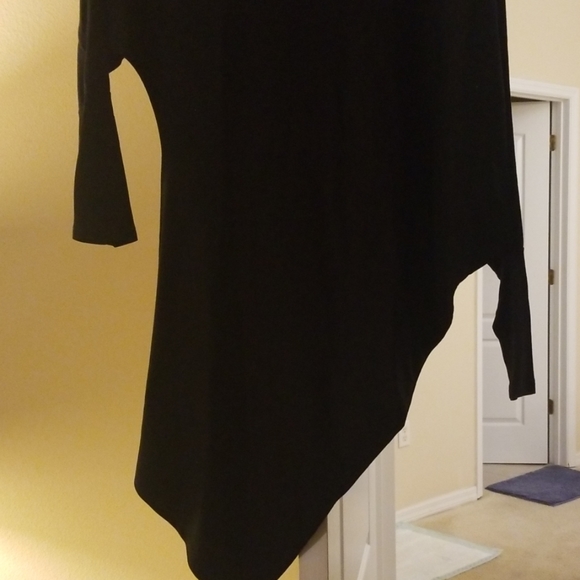 🖤Forever 21 Assymetrical Top - Picture 2 of 2